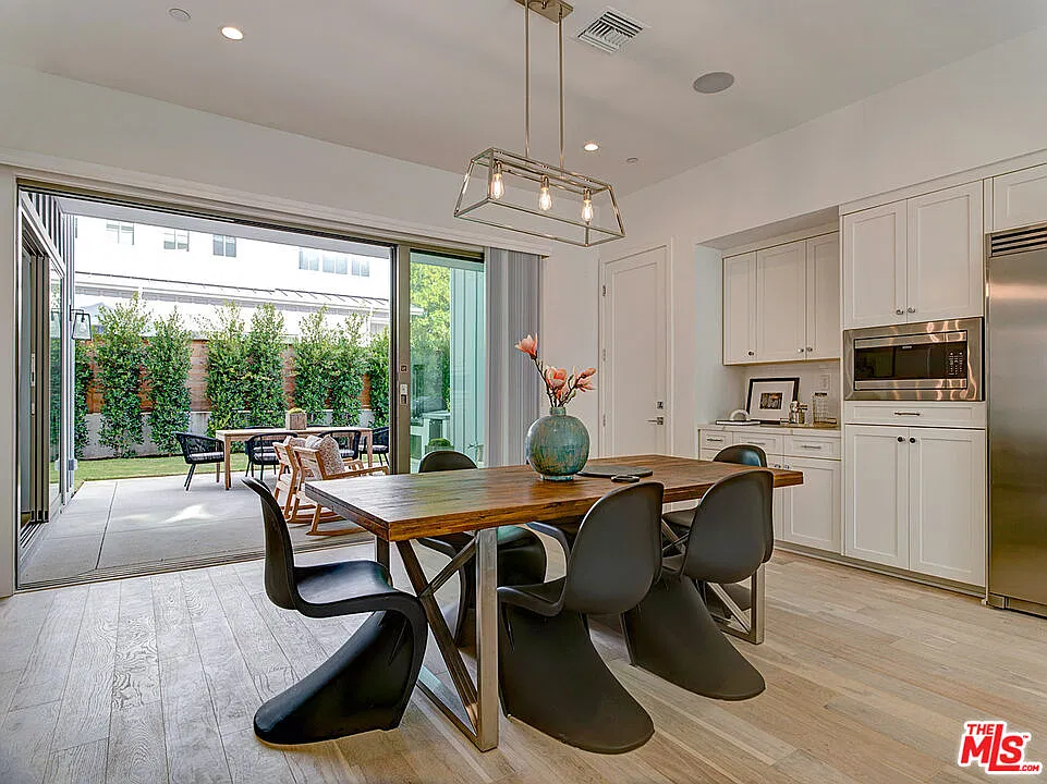 4 bed, 6.0 bath, 3000 sqft, $15,944 — Photo 4