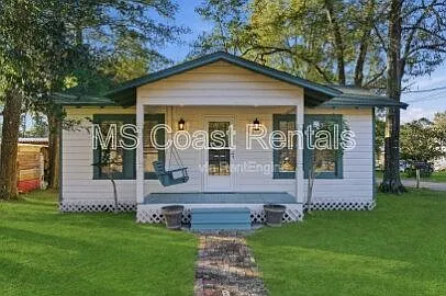 20 Martha Ave — Photo 1