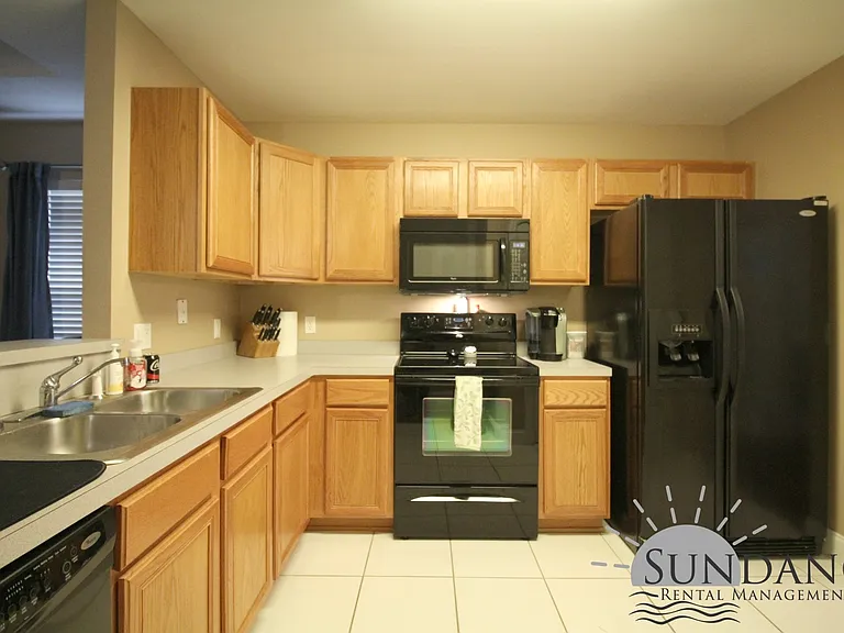 1719 Pine Ave — Photo 3