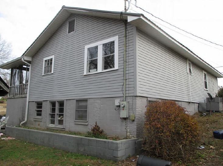 2nd image of 185 3rd St