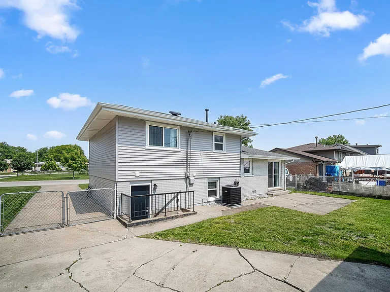 10403 Barnard Dr — Photo 20