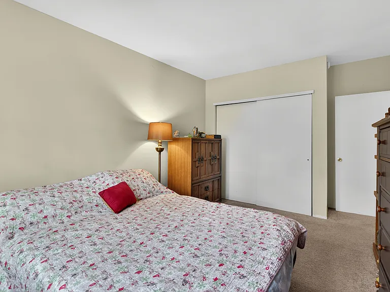 54 Whitman Ct — Photo 17