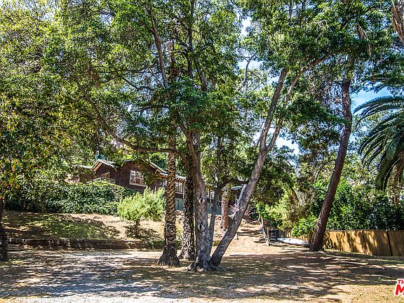 5th image of 2217 Canyon Dr