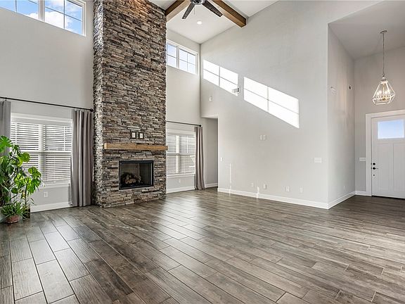 4th image of 931 Red Maple St