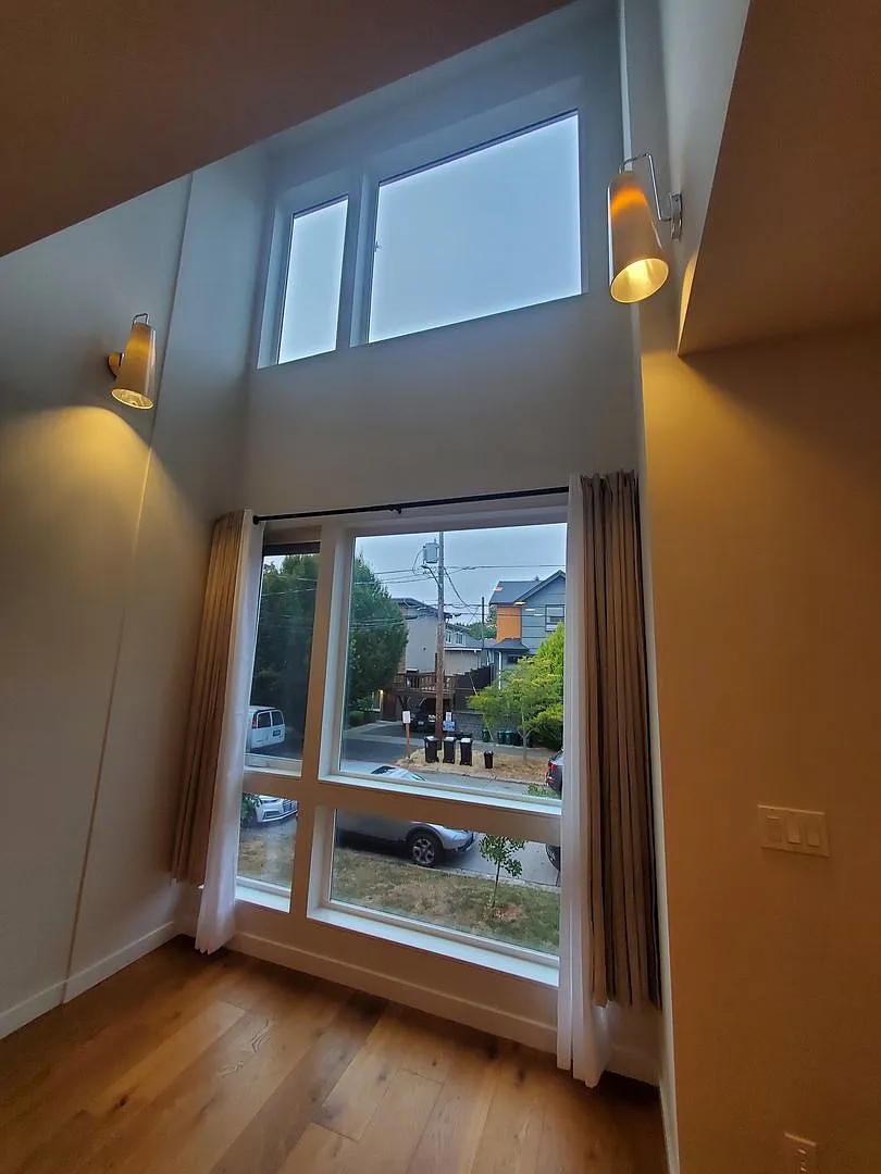 Modern 2 Bed Ballard Townhome with Rooftop Views and 1 month in Rent Credit — Photo 1