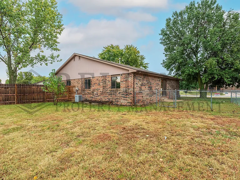 6908 W Oneil St — Photo 6