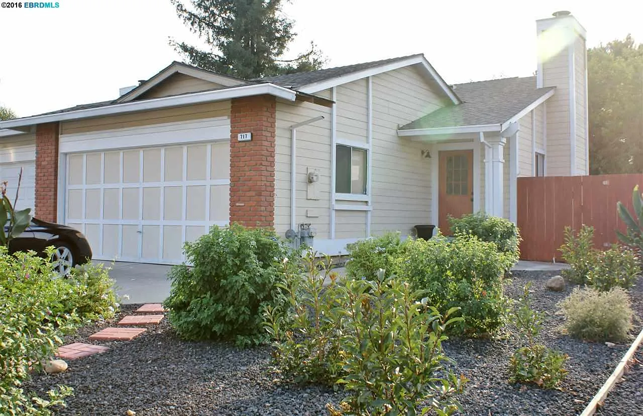 717 Heather Pl photo 1