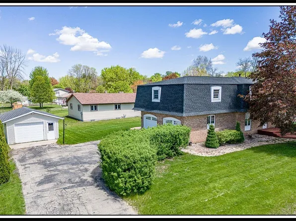 403 W Beckert Rd, New London, WI 54961