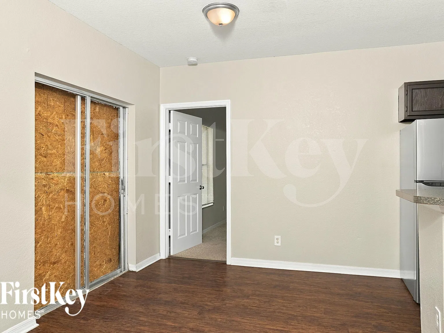 4 bed, 2.0 bath, 1400 sqft, $1,620 — Photo 4