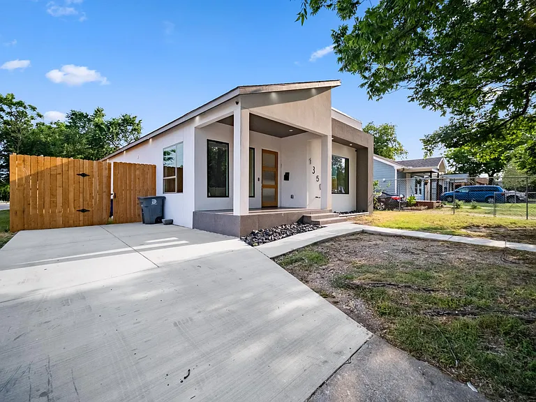 1350 Strickland St — Photo 3