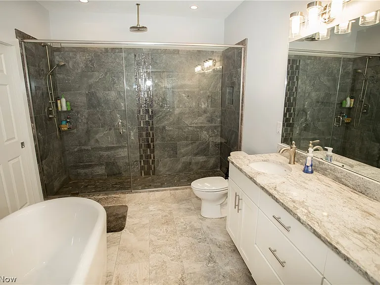 216 Ashbourne Dr — Photo 16