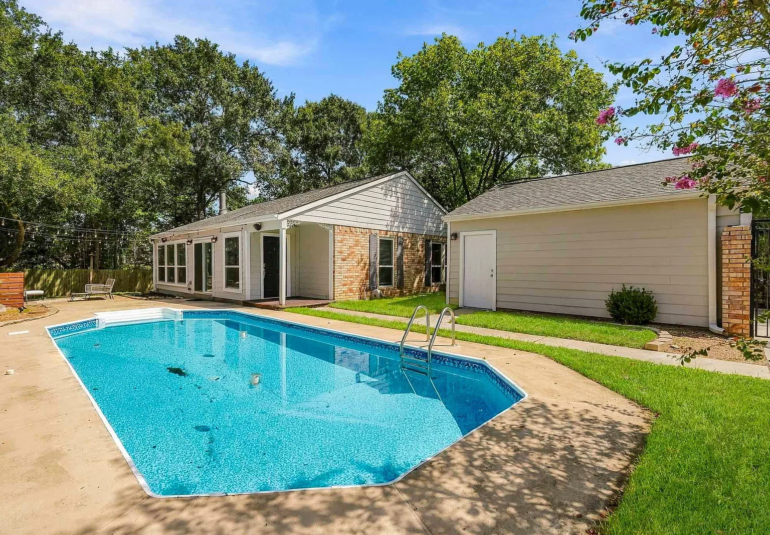 3 bed, 2.5 bath, 1655 sqft, $2,749 — Photo 1