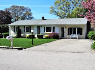 10 Comanche Trl, West Greenwich, RI 02817