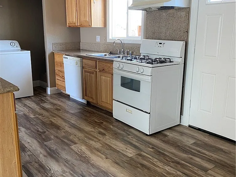 3430 Eldon St — Photo 4