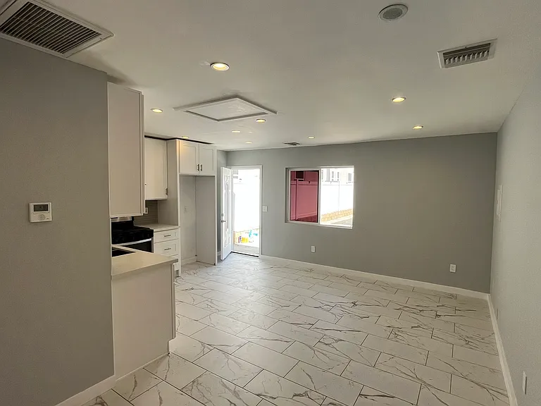 1201 N Niagara St #101 — Photo 17