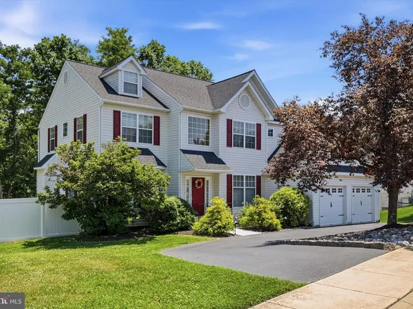 112 Spring Valley Way, Aston, PA 19014