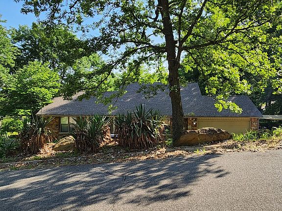 2nd image of 1381 Woodbriar Ln