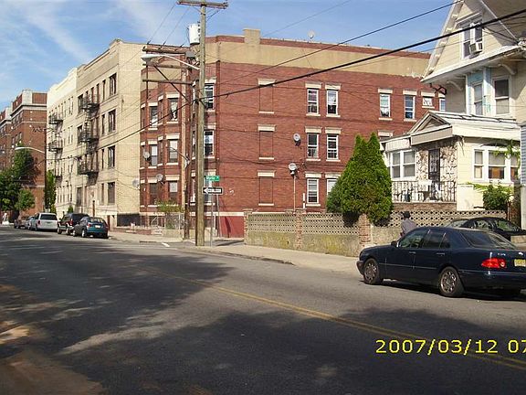 4th image of 234 Bergen Ave APT 2
