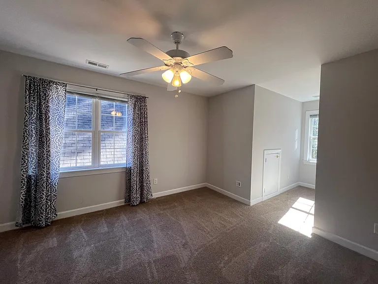1004 Melville Ln — Photo 26
