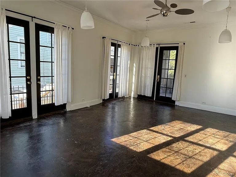 229 Howard St NE — Photo 3
