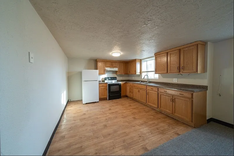 Spacious Basement Apartment- 2+ Bed/1 Bath — Photo 2