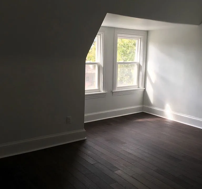 161 Montrose Ave #2