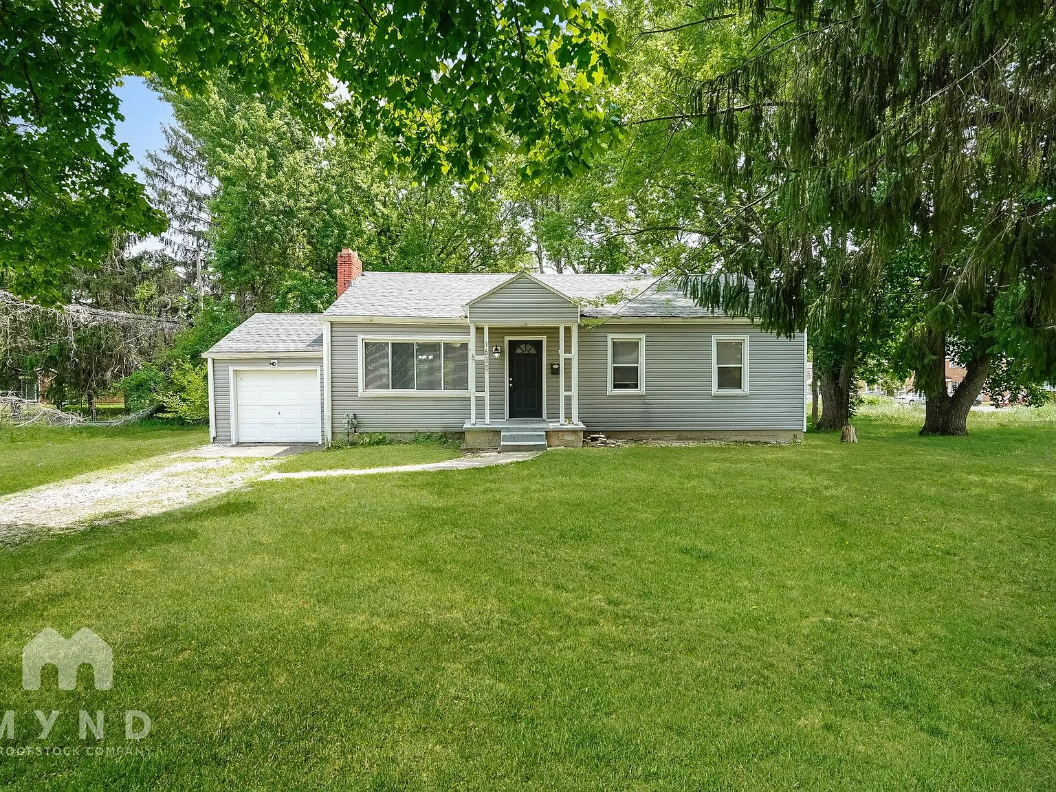 3 bed, 1.0 bath, 1053 sqft, $1,496 — Photo 1