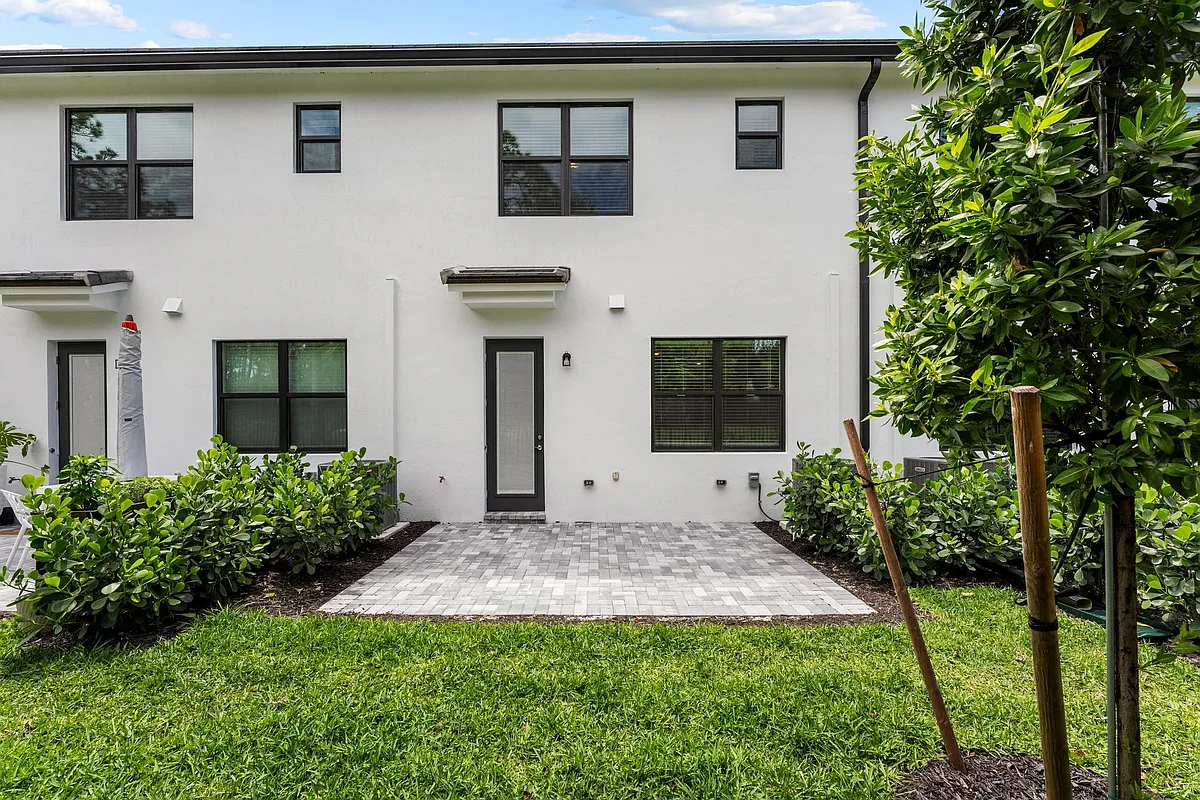 Building Photo - 4333 Efendi Dr