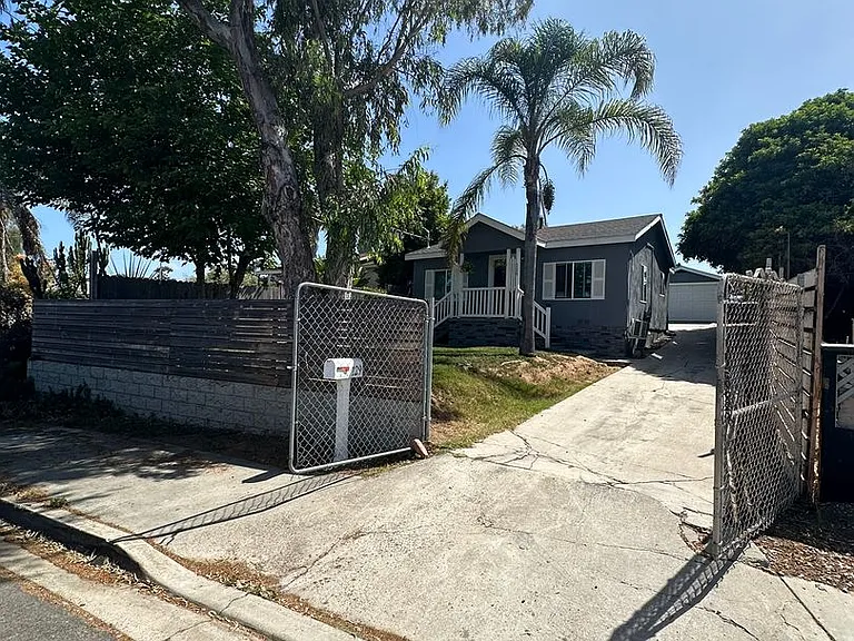 129 Norton Ave — Photo 44