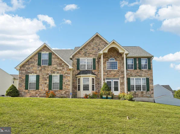 10 Country Dr, Pottstown, PA 19464