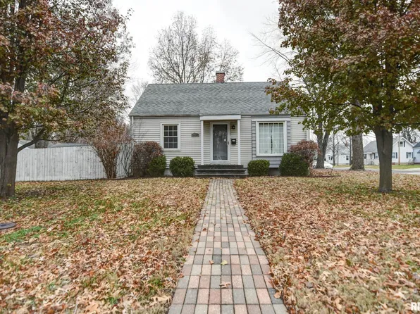 1403 W Main Cross St, Taylorville, IL 62568