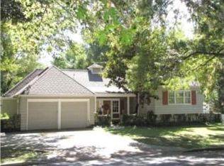 7959 Manor Rd, Leawood, KS 66206