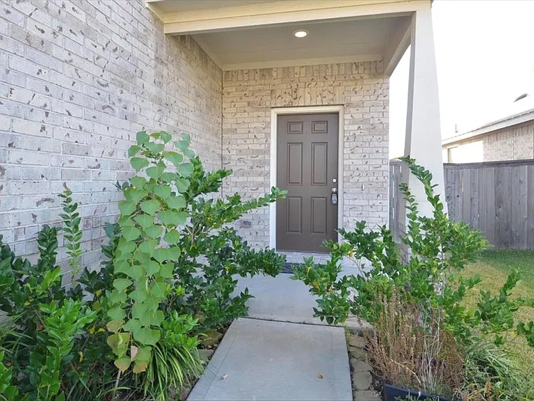 16412 Big Hickory Dr — Photo 2