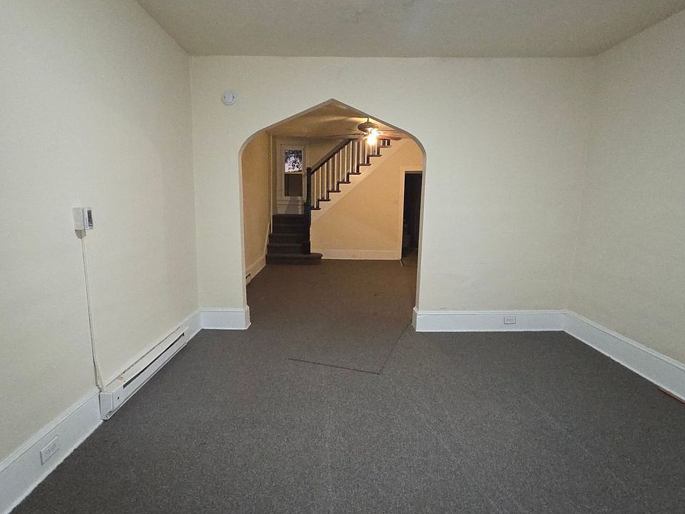 1st image of 33 Washington St