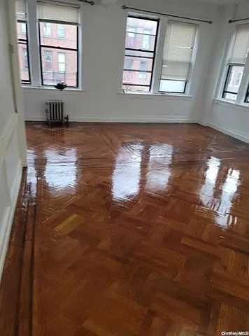 3 bed, 1.0 bath, 1320 sqft, $3,700 — Photo 4