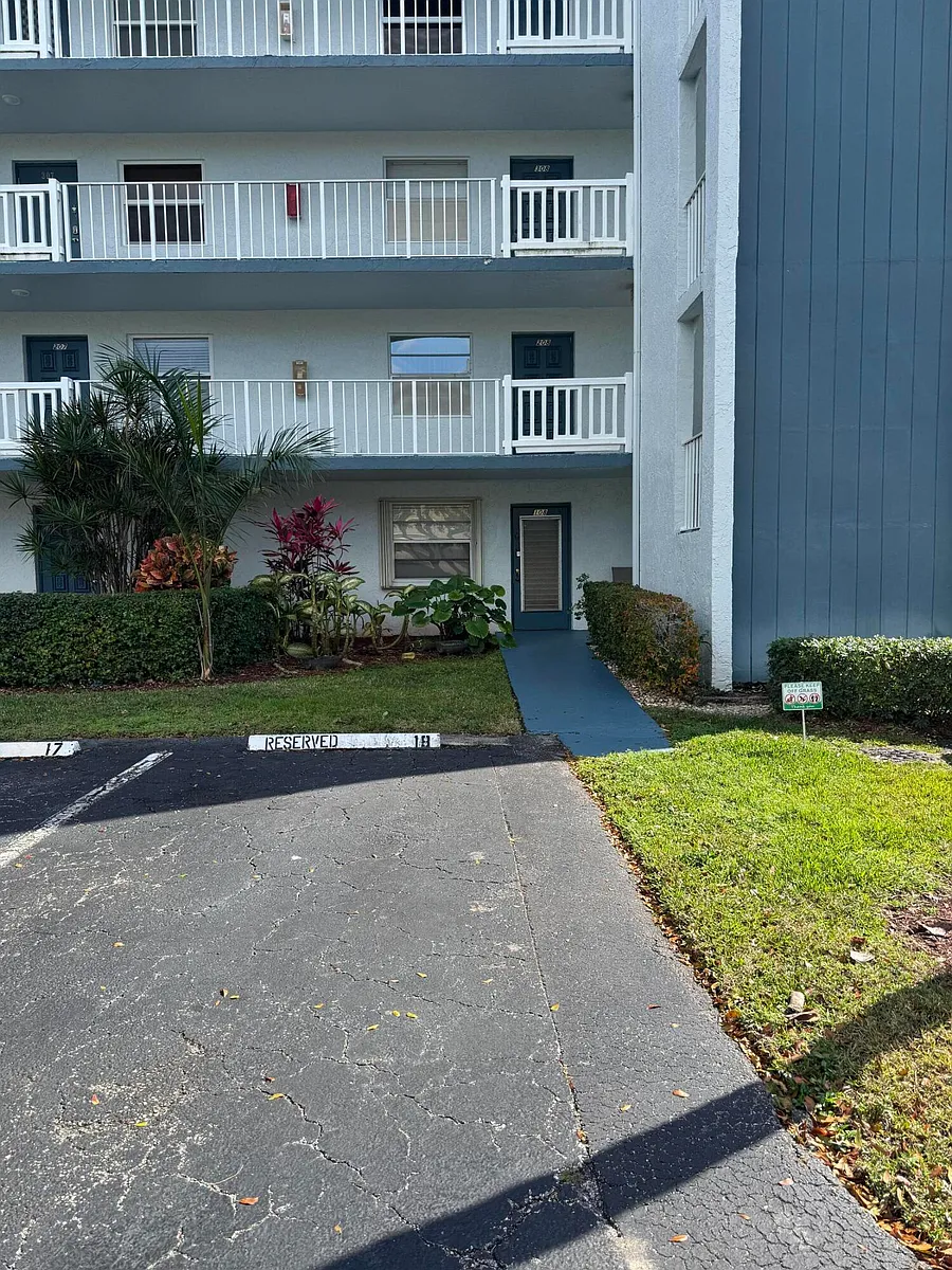 Building Photo - 1700 NW 80th Ave #108
