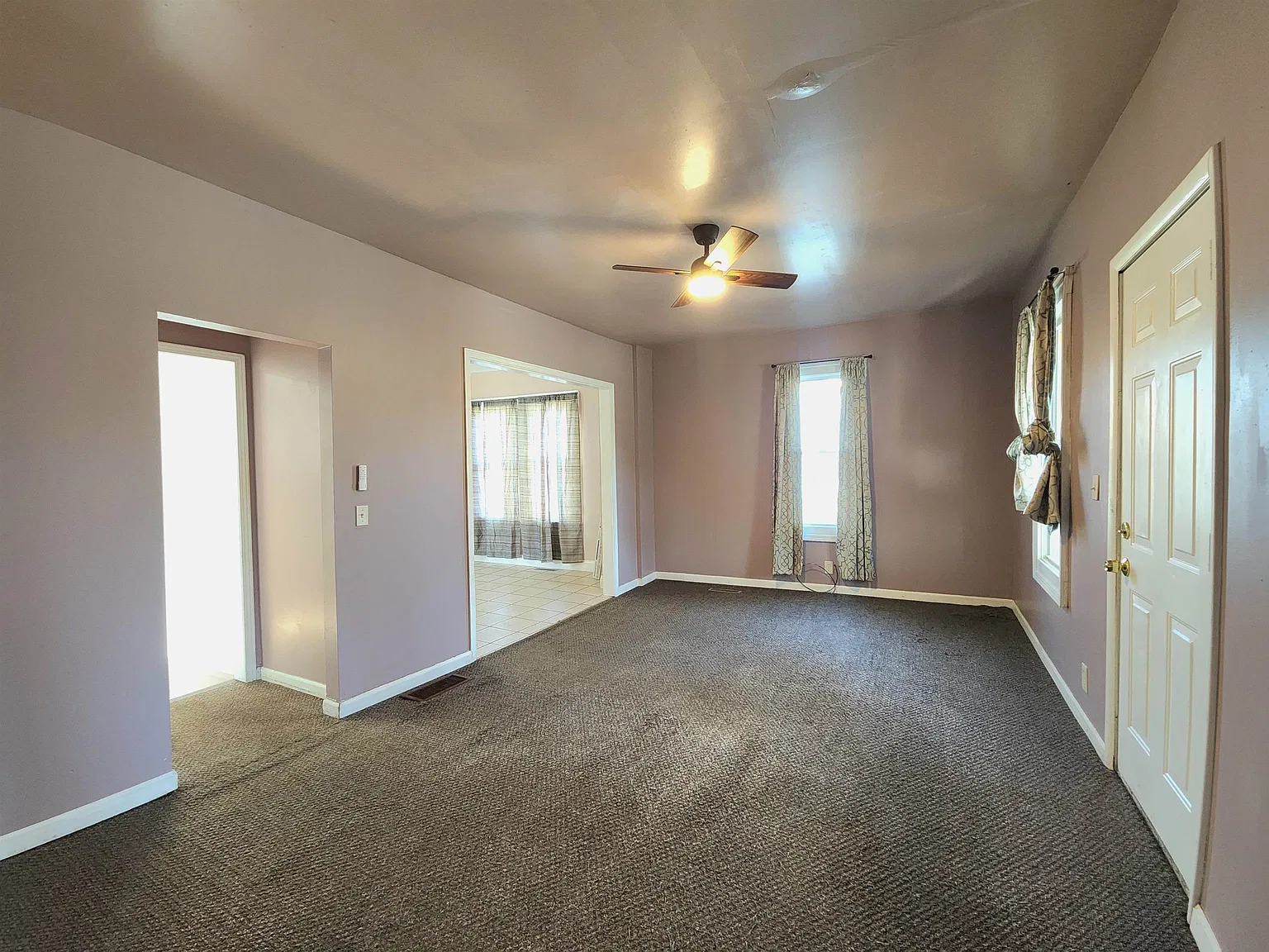 3 bed, 2.0 bath, 1138 sqft, $1,100 — Photo 2