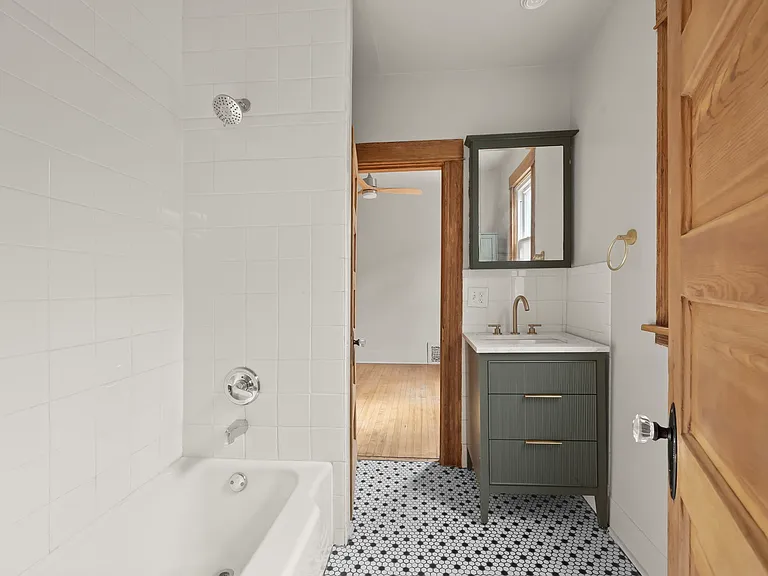 2306 N Franklin St — Photo 8