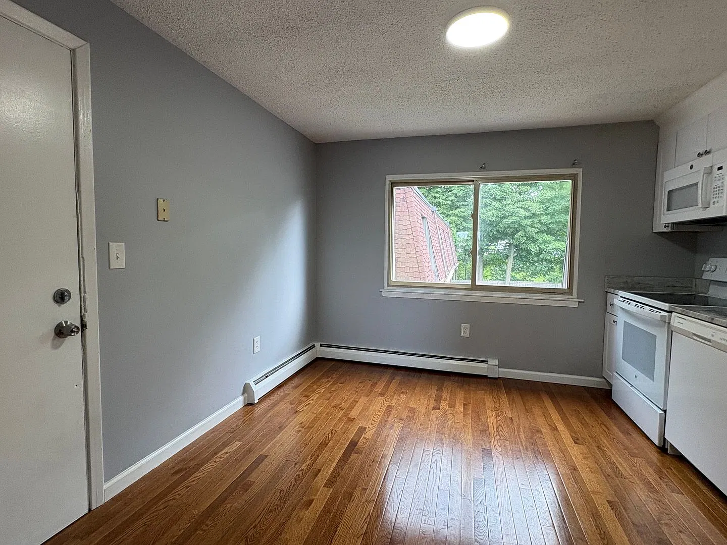 818-826 Pine St. - Red Pod — Photo 3