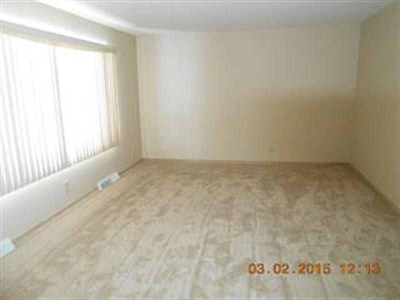 2nd image of 465 Arbor Cir
