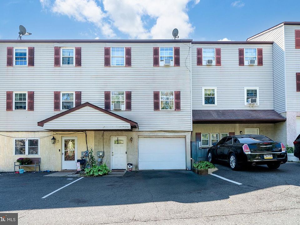 1st image of 4 Berger Ln