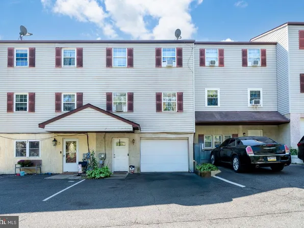 4 Berger Ln, Schwenksville, PA 19473