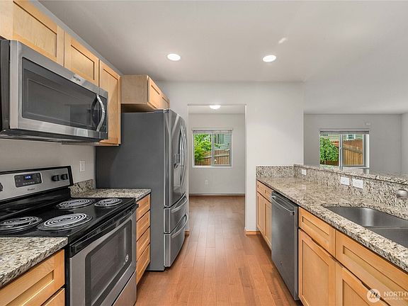 4th image of 391 NE OHenry Court