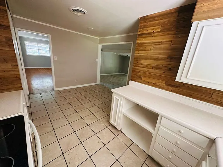 1822 Grove Hill Ln — Photo 24