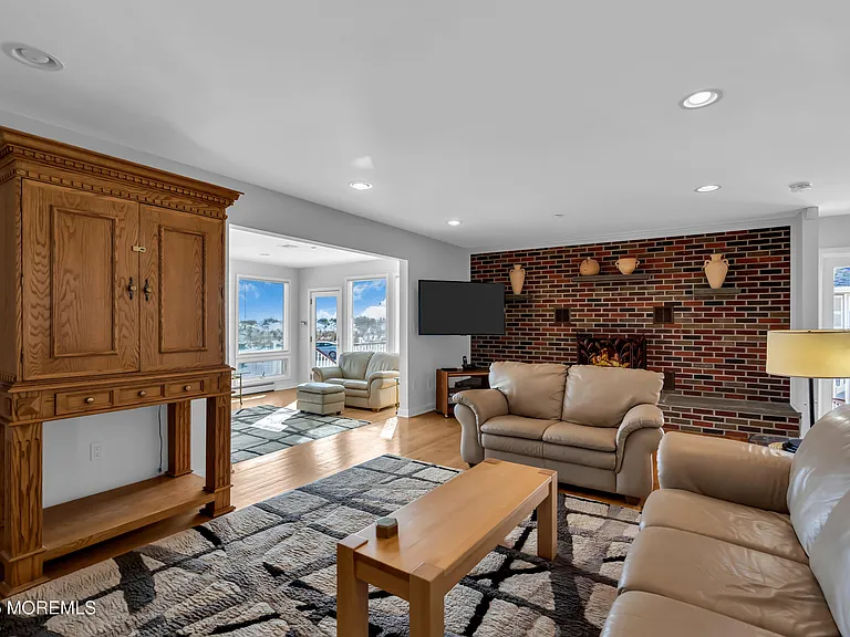 913 N Ocean Ave — Photo 12