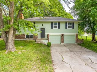 600 SW 35th Ter, Lees Summit, MO 64082