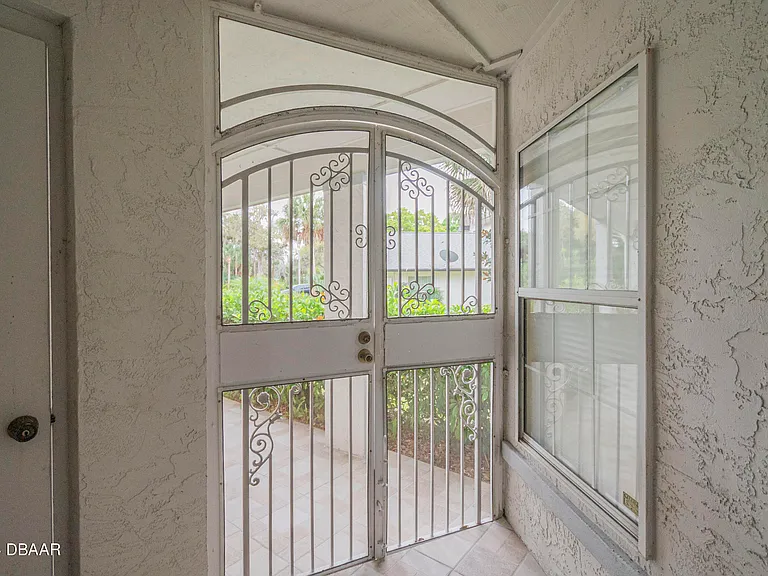 6236 Clover Bend Dr — Photo 4