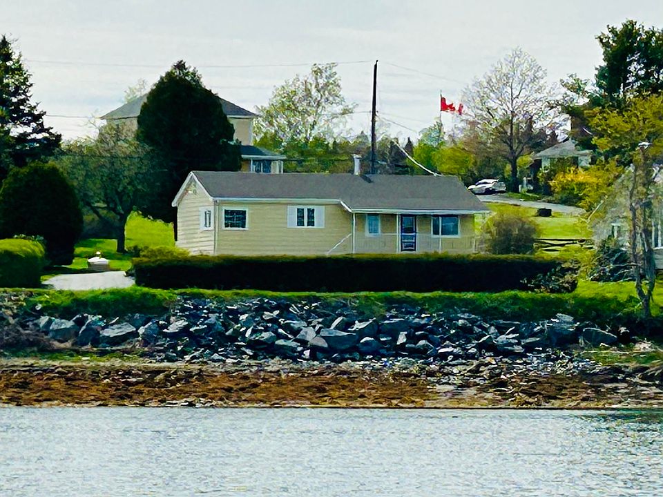 1st image of 698 Oakland Rd