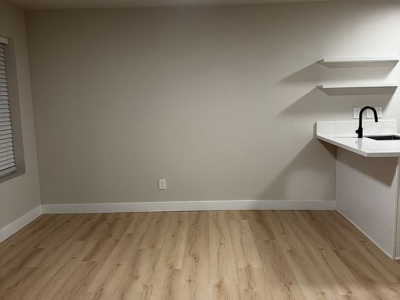 5th image of 7416 N Albina Ave