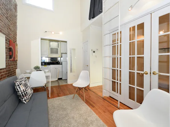 692 10th Avenue image 5 of 24